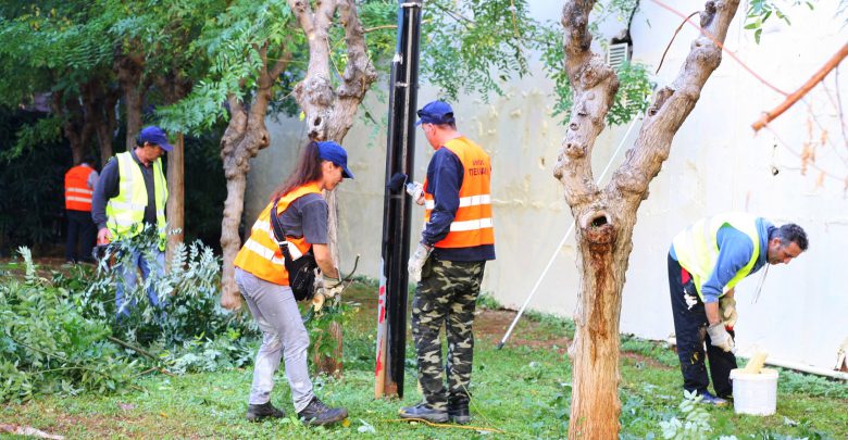 Επιχείρηση καθαρισμού και εξωραϊσμού των πλατειών στον Δήμο Πειραιά