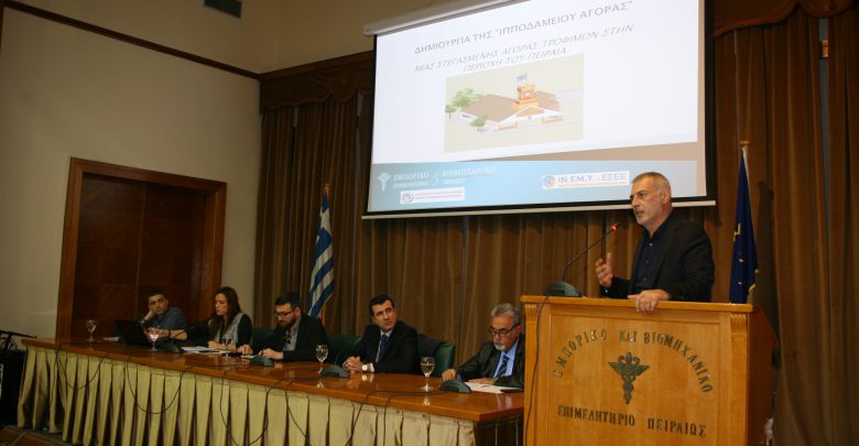 Ο Δήμαρχος Πειραιά Γιάννης Μώραλης στην ειδική εκδήλωση για την παρουσίαση της μελέτης για την Ιπποδάμειο στεγασμένη αγορά τροφίμων