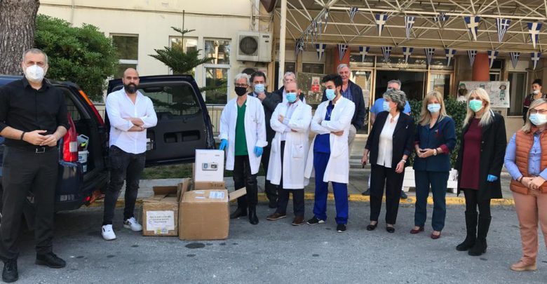 Ο Δήμαρχος Πειραιά Γιάννης Μώραλης παρέδωσε υγειονομικό υλικό στο Τζάνειο Νοσοκομείο