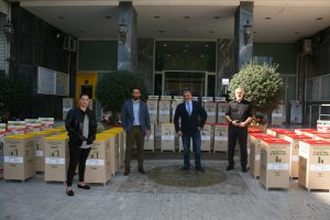 Ο Δήμος Πειραιά παρέλαβε ειδικούς κάδους ανακύκλωσης από την Περιφέρεια Αττικής