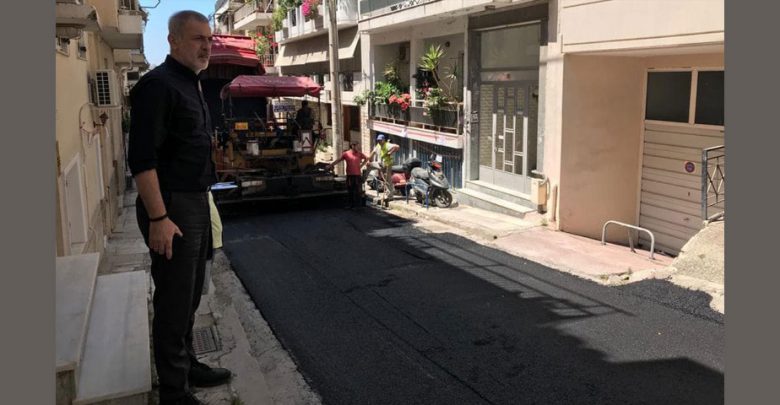 Ο Δήμαρχος Πειραιά Γιάννης Μώραλης επιθεώρησε έργα ασφαλτοστρώσεων στη Β΄ Δημοτική Κοινότητα