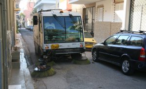 Εργασίες καθαρισμού και εξωραϊσμού στην πλατεία Νεράιδας, στην Παλαιά Κοκκινιά από τον Δήμο Πειραιά