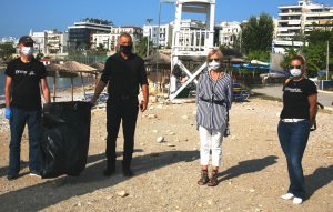 Εθελοντικός καθαρισμός των παραλιών Βοτσαλάκια και Φρεαττύδα από τους σπουδαστές του ΙΕΚ Όμηρος Aegean College
