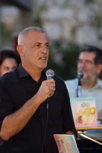 Ο Δήμαρχος Πειραιά Γιάννης Μώραλης στην παρουσίαση του βιβλίου της Αδαμαντίας Ψαλλιδάκου «Το Κάτι»