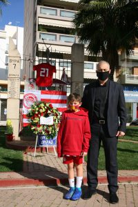Ο Δήμαρχος Πειραιά Γιάννης Μώραλης κατέθεσε στεφάνι στο μνημείο του Δήμου τιμώντας τη μνήμη των 21 θυμάτων της θύρας 7