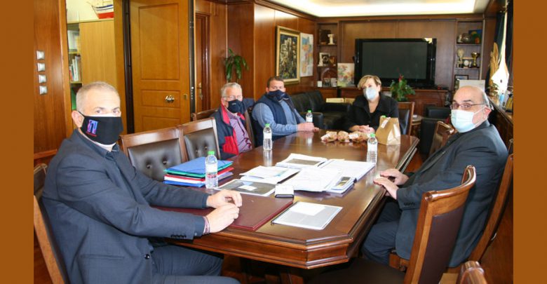 Συνάντηση Δημάρχου Πειραιά Γιάννη Μώραλη με την Πρόεδρο του παραρτήματος Πειραιά της Ελληνικής Εταιρείας Προστασίας Αυτιστικών Ατόμων Βάσω Ευαγγέλου