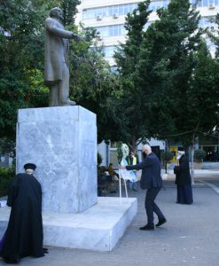 Ο Δήμαρχος Πειραιά Γιάννης Μώραλης στην επιμνημόσυνη δέηση για τα 85 χρόνια από τον θάνατο του Ελευθερίου Βενιζέλου