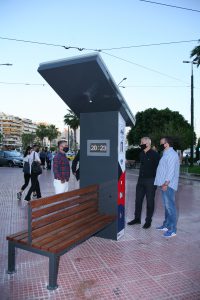 Ο  Δήμος Πειραιά τοποθέτησε  τα πρώτα  «έξυπνα»  ενεργειακά παγκάκια  υποστήριξης ΑμεΑ