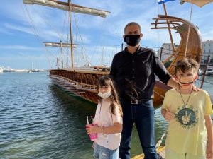 Ο Δήμαρχος Πειραιά  Γιάννης Μώραλης επισκέφθηκε την ιστορική τριήρη «Ολυμπιάς» του Πολεμικού Ναυτικού
