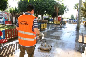 Επιχείρηση καθαρισμού και εξωραϊσμού στην πλατεία Φρεαττύδας