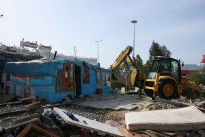 Συντονισμένη επιχείρηση Δήμου Πειραιά-ΕΛ.ΑΣ για την απομάκρυνση παράνομα διαμενόντων στον παλιό σιδηροδρομικό σταθμό Αγίου Διονυσίου