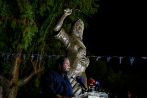 Συγκίνηση και υπερηφάνεια στην  τελετή αποκαλυπτήριων  του αγάλματος  της «Ηρωίδας Μανιάτισσας» στο πάρκο Δηλαβέρη
