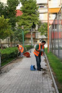 Επιχείρηση καθαρισμού  στην πλατεία Αργυροκάστρου  στη Δ&#8217; Δημοτική Κοινότητα από τον Δήμο Πειραιά