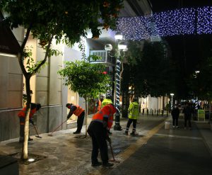 Επιχειρήσεις καθαριότητας στο εμπορικό κέντρο καθόλη  τη διάρκεια της εορταστικής περιόδου