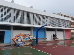 Αυτοψία Δημάρχου Πειραιά Γιάννη Μώραλη στις εργασίες ανακατασκευής του κλειστού γυμναστηρίου στα σχολεία της Τζαβέλλα