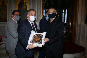 Ο Δήμαρχος Πειραιά Γιάννης Μώραλης  έκοψε την πρωτοχρονιάτικη πίτα του Δήμου