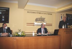 Ο Δήμαρχος Πειραιά  Γιάννης Μώραλης στην εκδήλωση μνήμης για τον Ανδριανό Μιχάλαρο τέως Πρόεδρο του Β.Ε.Π.
