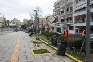 Ανάπλαση πρασίνου και εξωραϊσμός  στην πλατεία Θεμιστοκλή από τον Δήμο Πειραιά