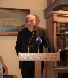 Ο Δήμαρχος Πειραιά Γιάννης Μώραλης  στα εγκαίνια της 34ης έκθεσης Βιβλίου στο Πασαλιμάνι
