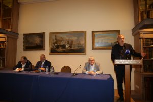 Ο Δήμαρχος Πειραιά Γιάννης Μώραλης  στα εγκαίνια της 34ης έκθεσης Βιβλίου στο Πασαλιμάνι