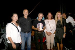 Πλήθος κόσμου και συγκίνηση στη συναυλία του  Γιώργου Νταλάρα στο Μικρολίμανο  
