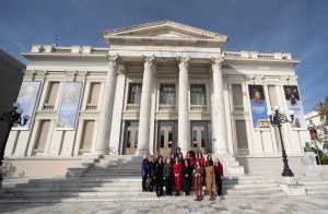 Ξενάγηση δεκαοκτώ γυναικών  Πρέσβεων σε τοπόσημα  και χώρους Πολιτισμού του Δήμου Πειραιά