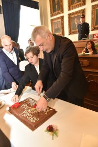 Την παραδοσιακή πρωτοχρονιάτικη πίτα έκοψε ο Δήμαρχος Πειραιά Γιάννης Μώραλης