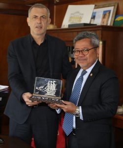 Συνάντηση Δημάρχου Πειραιά Γιάννη Μώραλη με τον Πρέσβη της Ινδονησίας στην Ελλάδα